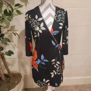 Forever 21 Wrap Floral Dress Size Small Deep V Mid Length Sleeve Above The Knee.